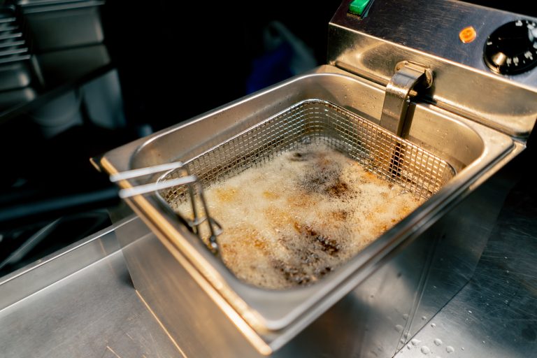 Cosa fare con l'olio esausto: un piccolo gesto per un grande cambiamento 2 olio esausto