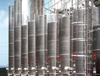 Scorte di olio extravergine in Italia: raddoppiano le giacenze straniere, cala la produzione nazionale 5 serbatoi in acciaio inox