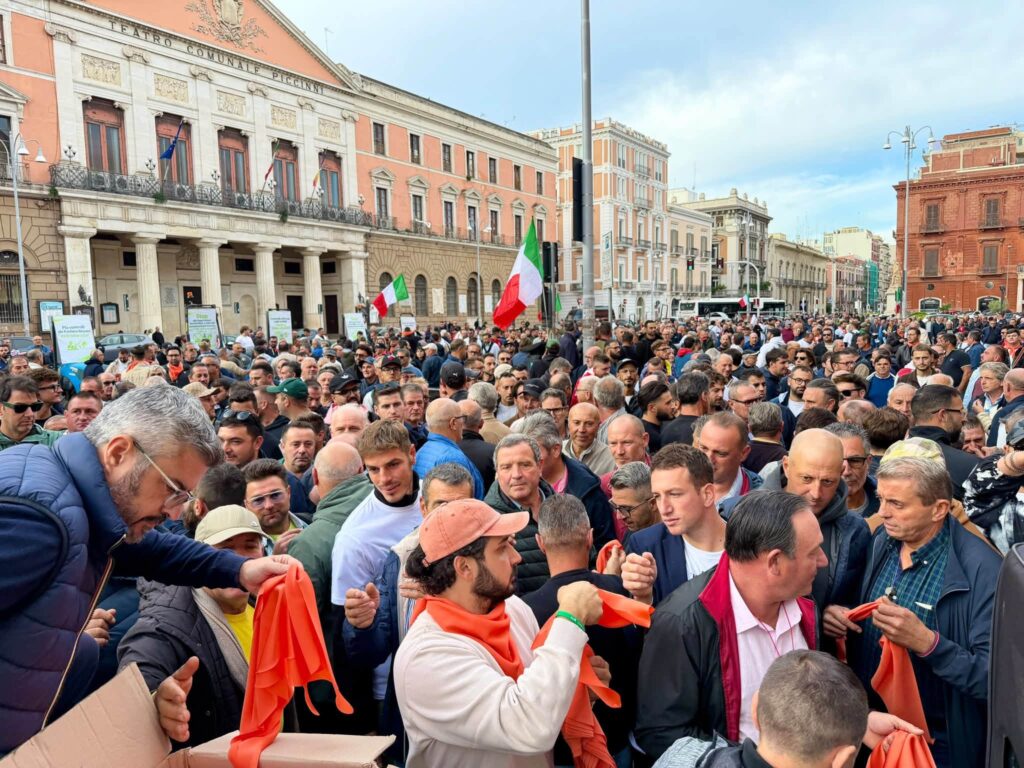 Bari, protesta olivicoltori: non copriamo nemmeno i costi di produzione 2 Proteste degli agricoltori a Bari
