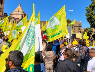 Manifestazione degli agricoltori Coldiretti davanti all’ARS a Palermo, 14 ottobre 2026.