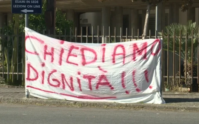 Caro carburante, a San Marco Argentano continua la protesta degli agricoltori 1 chiediamo dignita