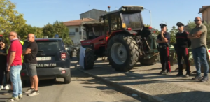 Caro carburante, a San Marco Argentano continua la protesta degli agricoltori 6 protesta-san-marco-calabria